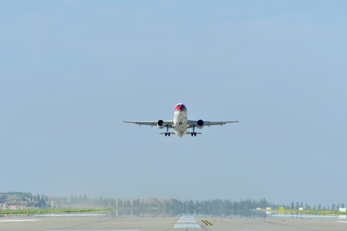 银川河东机场三期扩建跑道延长工程正式投运