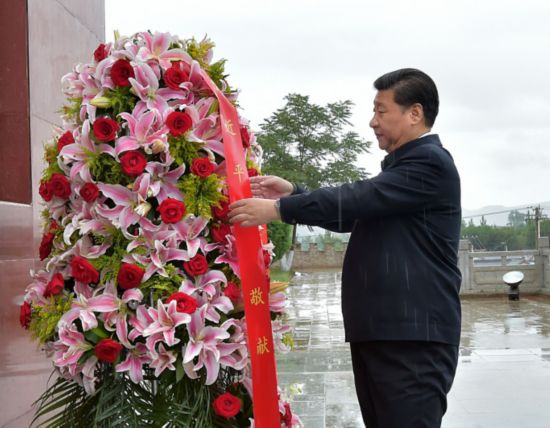 习近平宁夏考察第一天：长征永远在路上7月18日，习近平总书记到宁夏回族自治区考察。从北京直飞固原，驱车70多公里到将台堡，向红军长征会师纪念碑敬献花篮并参观三军会师纪念馆......【详细】 