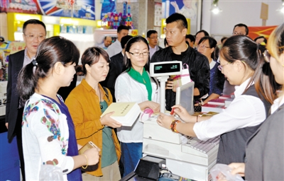 《胡锦涛文选》在宁夏与全国同步发行        9月20日上午，《胡锦涛文选》在全国同步发行，宁夏各市县（区）新华书店同时上市发售。