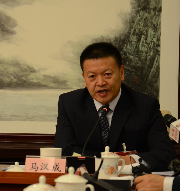 全国人大代表,宁夏回族自治区副主席,固原市市长马汉成