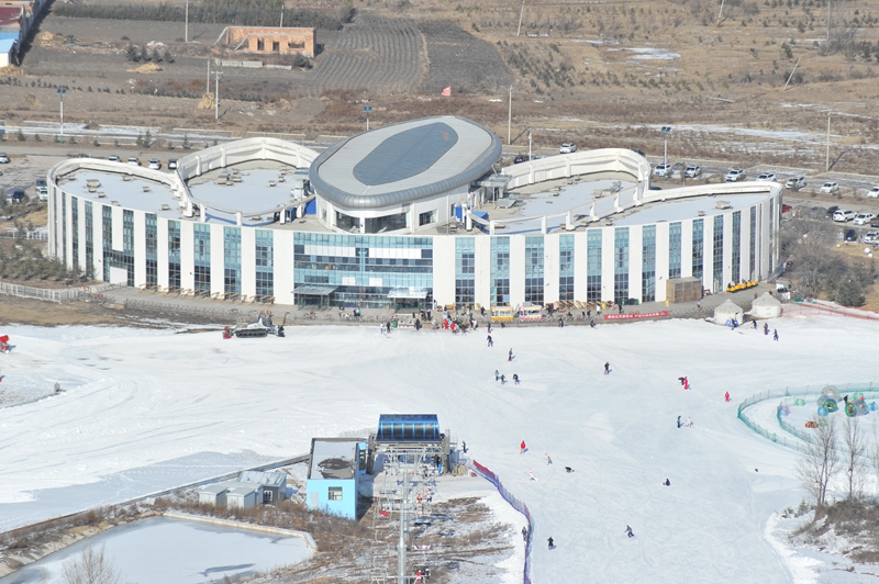 宁夏泾源县的娅豪国际滑雪场。冶宝军摄