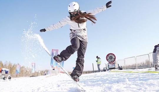 首届贺兰山滑雪U型池邀请赛举行