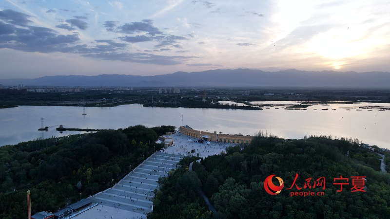 航拍覽山日落。人民網記者 梁宏鑫攝