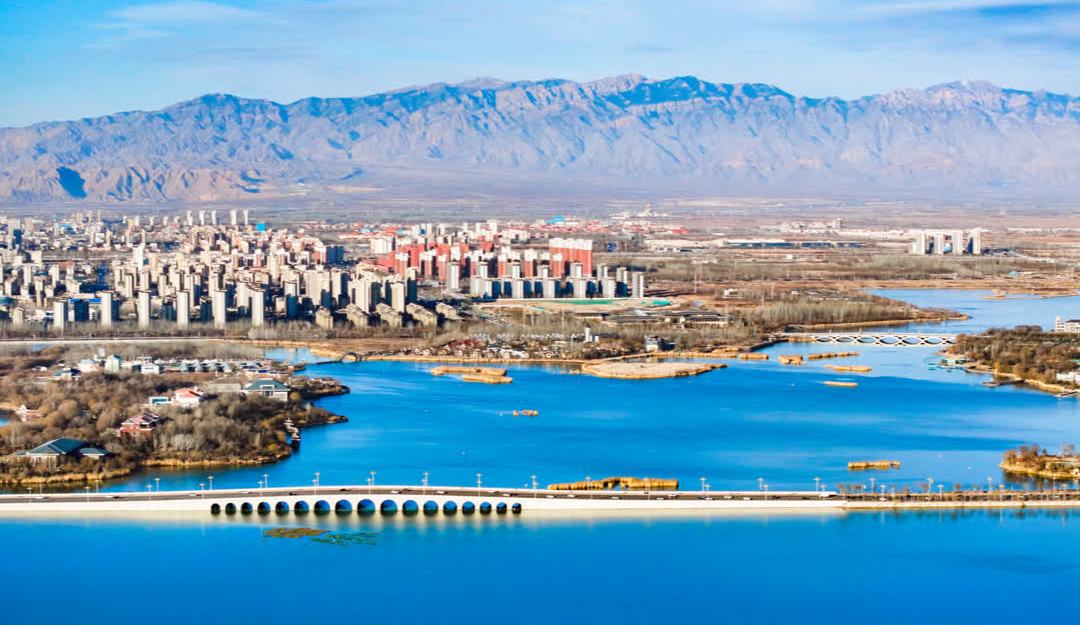 銀川藍映閱海 賀蘭山入畫來