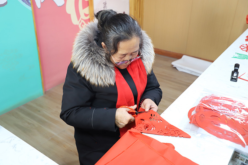 群眾剪紙。