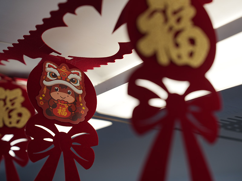 D1068次列車“迎新春”。人民網記者 梁宏鑫攝