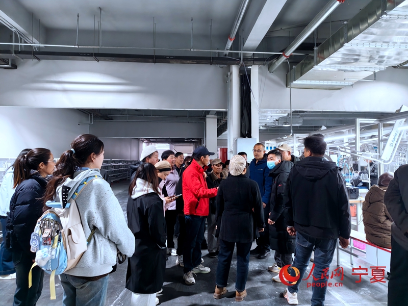 招工现场。人民网记者 李甜甜摄