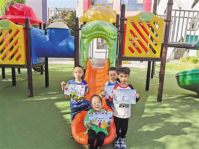 银川市兴庆区第二十八幼儿园大一班小朋友展示“光盘行动”手抄报。
